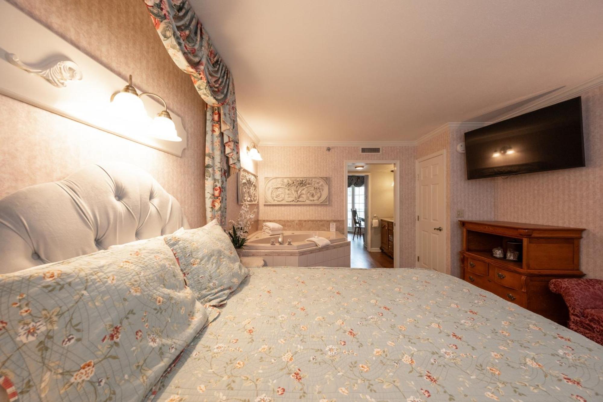 Ocean View Deluxe with King Bed, Partial View